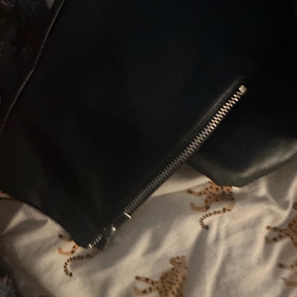 Abercrombie faux leather leggings with zipper - Picture 5 of 5